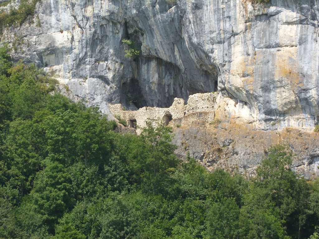 13 Complex Cave Castles, Temples, and Buildings Carved In Mountains 13 Complex Cave Castles, Temples, and Buildings Carved In Mountains