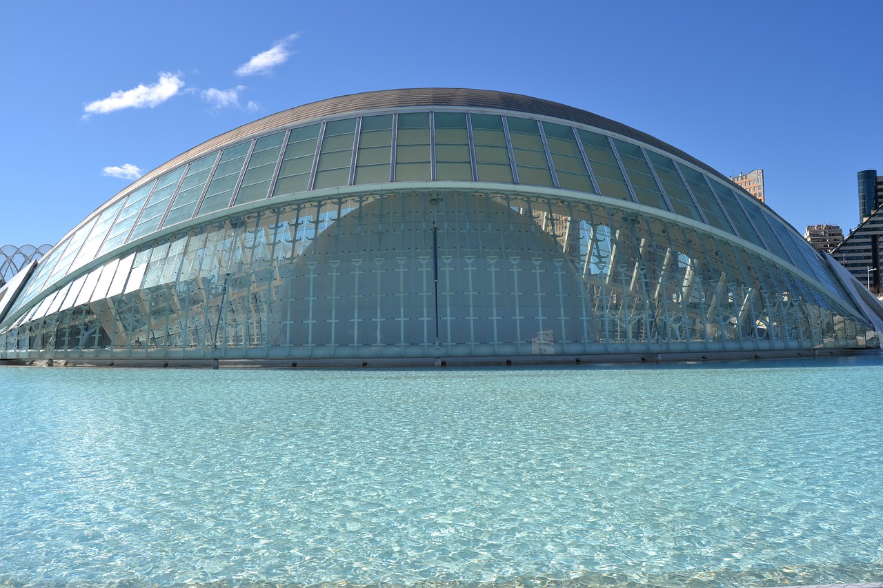 25 Glass Houses, Domes, and Other Incredible Glass Constructions Around the World 25 Glass Houses, Domes, and Other Incredible Glass Constructions Around the World