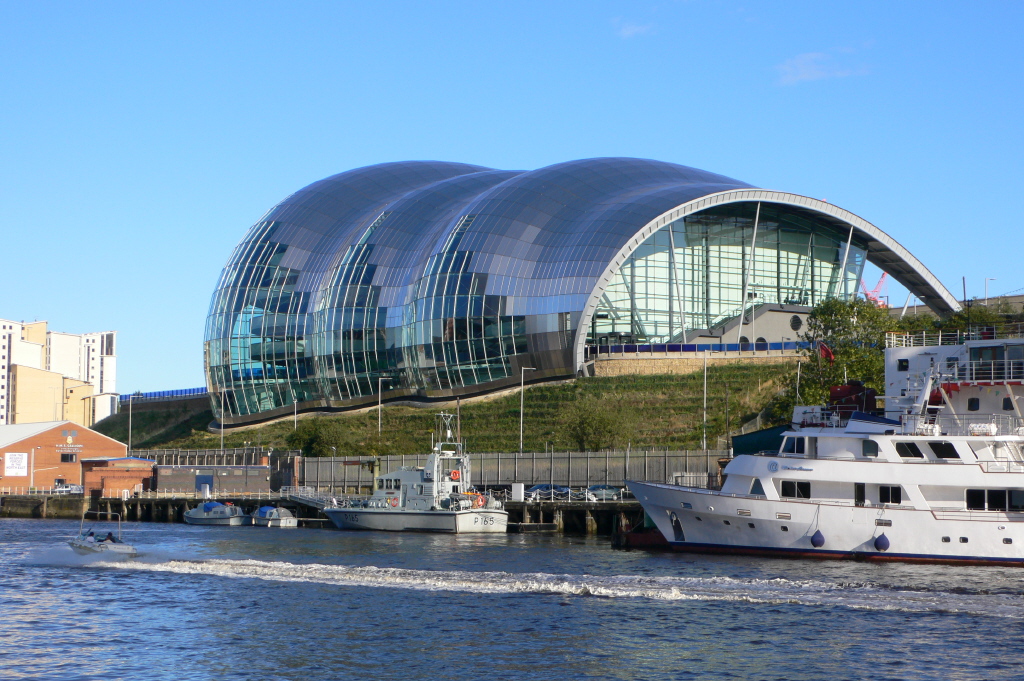 25 Glass Houses, Domes, and Other Incredible Glass Constructions Around the World 25 Glass Houses, Domes, and Other Incredible Glass Constructions Around the World