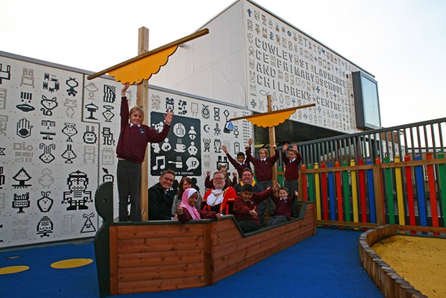 Cowley St. Laurence CoE Primary School, Hillingdon lego school wall