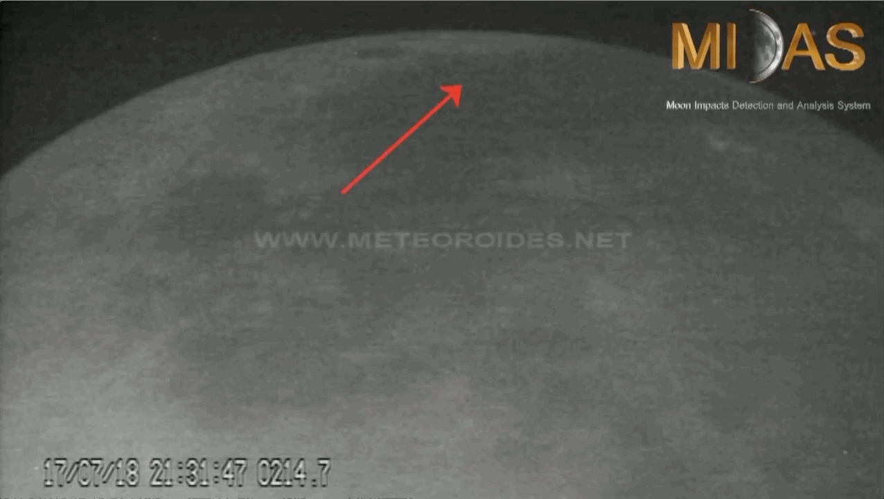 Watch Two Meteorites Smash Into the Moon Watch Two Meteorites Smash Into the Moon