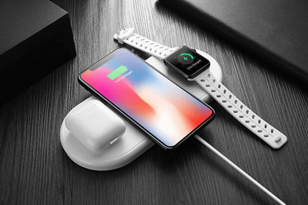This Wireless Charging Pad Powers Up Your Devices Without the Sight of Messy Cables This Wireless Charging Pad Powers Up Your Devices Without the Sight of Messy Cables