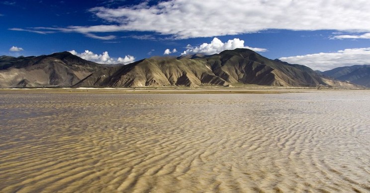 Researchers Discover Massive Series of Rips in Mantle Under Tibet