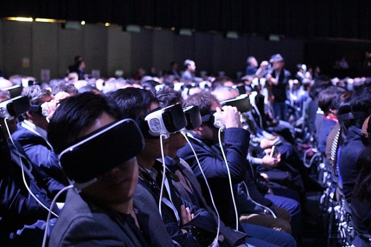 virtual reality crowd