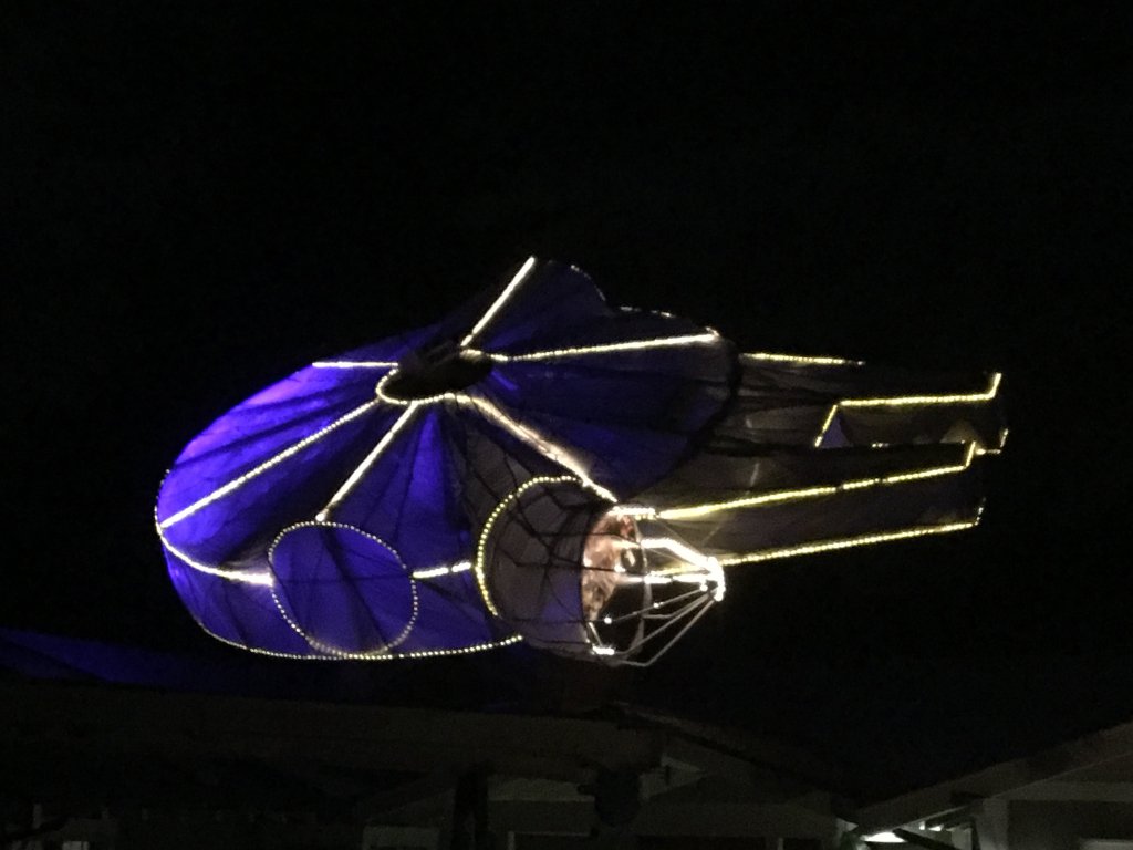 Man Installs Massive Millennium Falcon Spaceship Replica on Top of His Roof Man Installs Massive Millennium Falcon Spaceship Replica on Top of His Roof