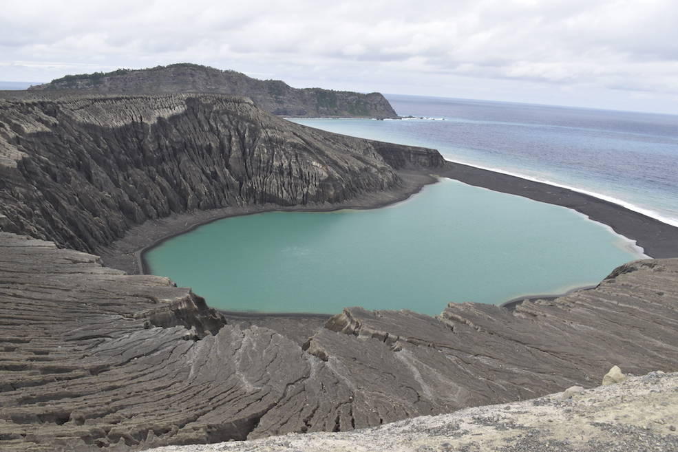 This Shapeshifting Pacific Island Might Be Similar to Martian Volcanoes This Shapeshifting Pacific Island Might Be Similar to Martian Volcanoes