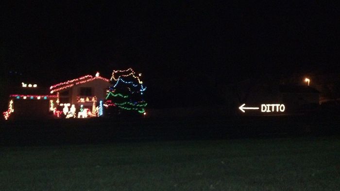 11+ of the Laziest Christmas Decoration Attempts 11+ of the Laziest Christmas Decoration Attempts