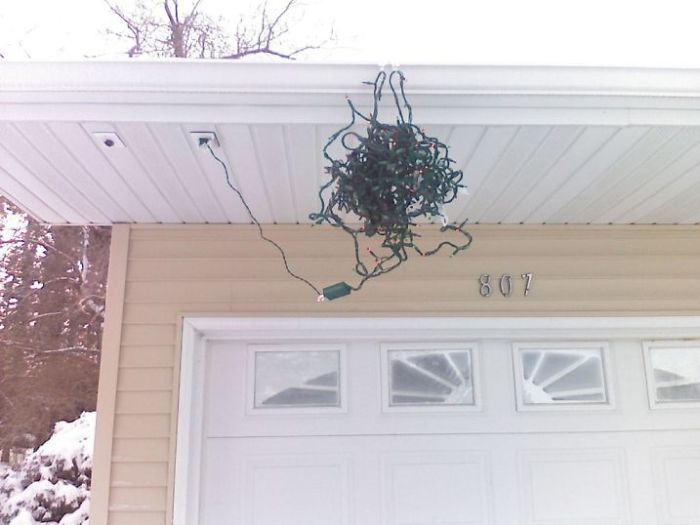 11+ of the Laziest Christmas Decoration Attempts 11+ of the Laziest Christmas Decoration Attempts