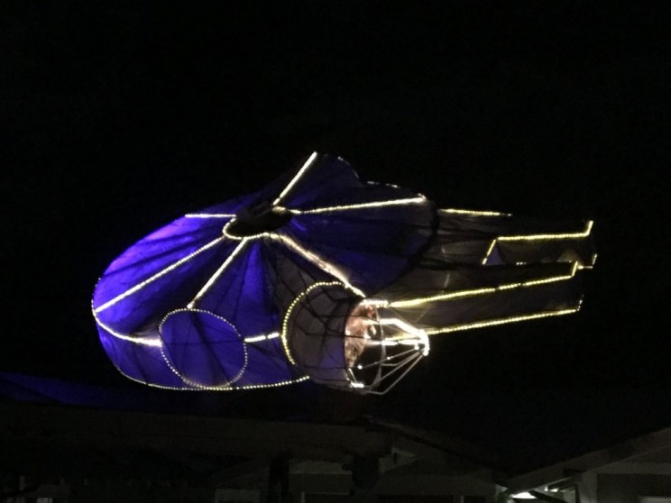 Man Installs Massive Millennium Falcon Spaceship Replica on Top of His Roof Man Installs Massive Millennium Falcon Spaceship Replica on Top of His Roof