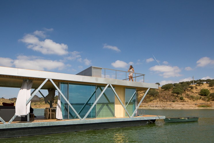 7 Floating Homes To Help You Escape The Holiday Rush 7 Floating Homes To Help You Escape The Holiday Rush