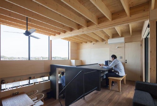 This Architect's Oblique Floor-to-Ceiling Bookshelf Makes the Most of a Small Space This Architect's Oblique Floor-to-Ceiling Bookshelf Makes the Most of a Small Space