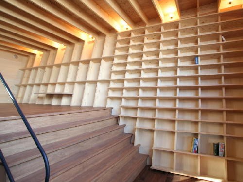 This Architect's Oblique Floor-to-Ceiling Bookshelf Makes the Most of a Small Space This Architect's Oblique Floor-to-Ceiling Bookshelf Makes the Most of a Small Space