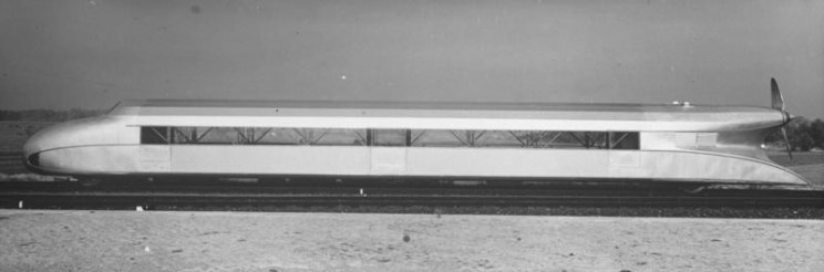 This German Engineer Created a Hybrid of a Train and a Zeppelin This German Engineer Created a Hybrid of a Train and a Zeppelin