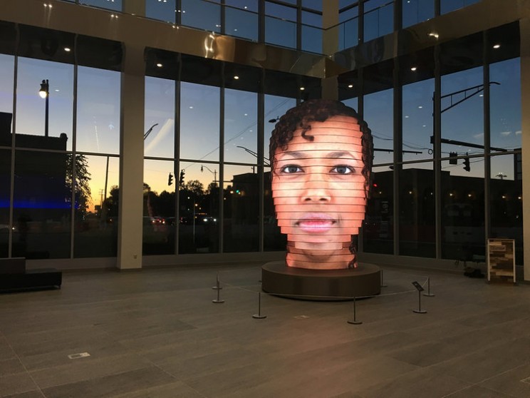 This Public Art Installation Blows Up Your Selfie 17 Times Larger This Public Art Installation Blows Up Your Selfie 17 Times Larger