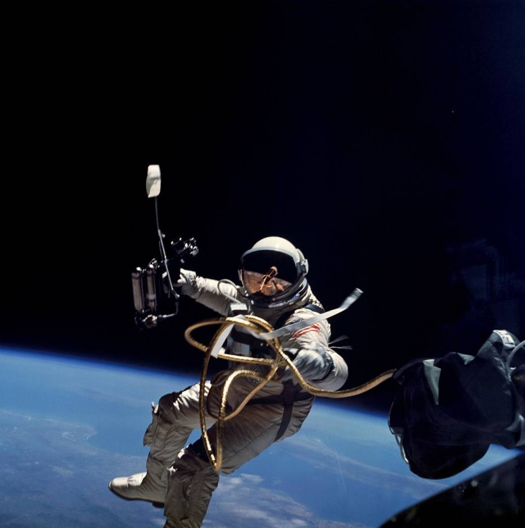 Future Spacesuits Could Have a 'Take-Me-Home' Button Future Spacesuits Could Have a 'Take-Me-Home' Button