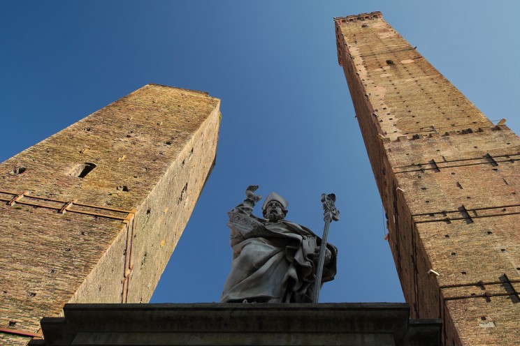 12 Tilting Towers From Across the Globe 12 Tilting Towers From Across the Globe