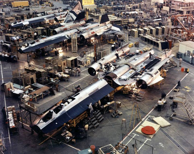 Kelly Johnson: Life of an Iconic Aeronautical Engineer Kelly Johnson: Life of an Iconic Aeronautical Engineer