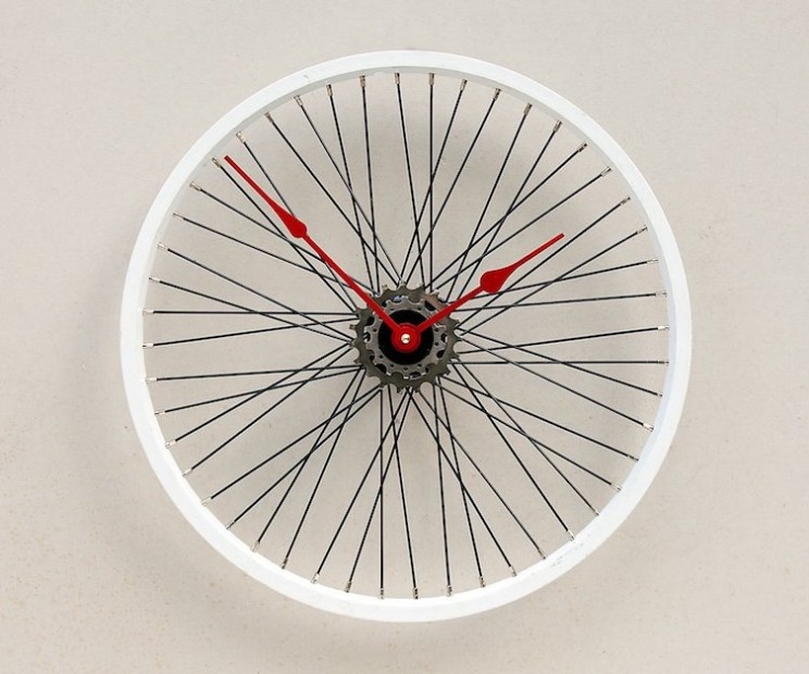 17 Wall Clock Designs That Are Sure to Turn Heads in Your Home 17 Wall Clock Designs That Are Sure to Turn Heads in Your Home