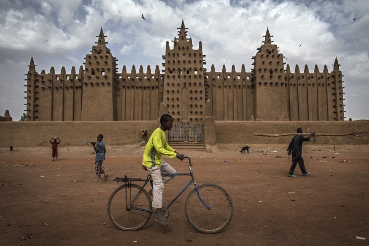 The Great Mosque of Djenné: The World's Largest Mud-Brick Structure The Great Mosque of Djenné: The World's Largest Mud-Brick Structure