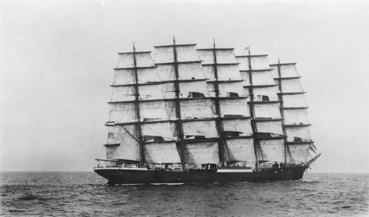 13 Most Beautiful Sailing Ships of All-Time That Will Give You Travel Envy 13 Most Beautiful Sailing Ships of All-Time That Will Give You Travel Envy