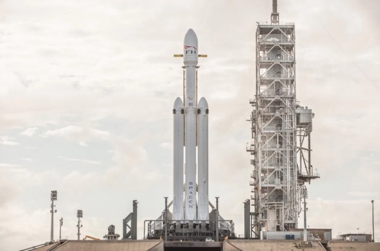 SpaceX vehicles falcon heavy