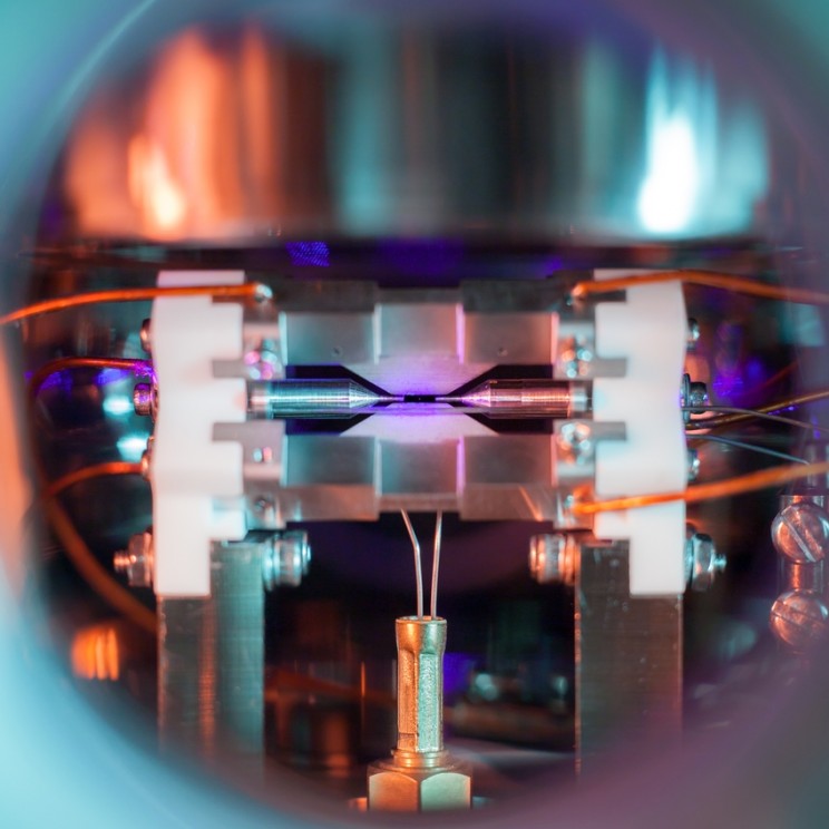 Top Science Photography Prize Goes to Impossible Photo of a Single Atom Top Science Photography Prize Goes to Impossible Photo of a Single Atom