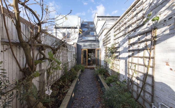 This 91-Inch-Wide Slim House in London is on the Market for $1.4 Million This 91-Inch-Wide Slim House in London is on the Market for $1.4 Million