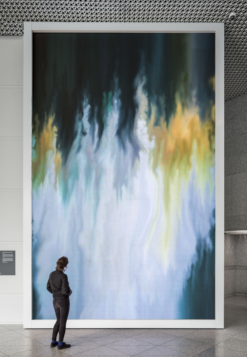 This Massive Artwork on Display in a Lobby in Chicago is Painted by an Algorithm This Massive Artwork on Display in a Lobby in Chicago is Painted by an Algorithm