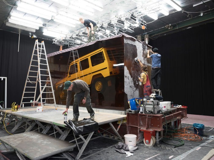 Mercedes Encases 1979 G-Class in 44.4 Tonnes of Synthetic Resin Mercedes Encases 1979 G-Class in 44.4 Tonnes of Synthetic Resin