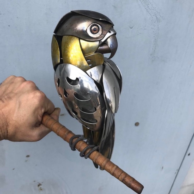 This Artist Uses Recycled Silverware and Scrap Metal to Create Beautiful Sculptures This Artist Uses Recycled Silverware and Scrap Metal to Create Beautiful Sculptures
