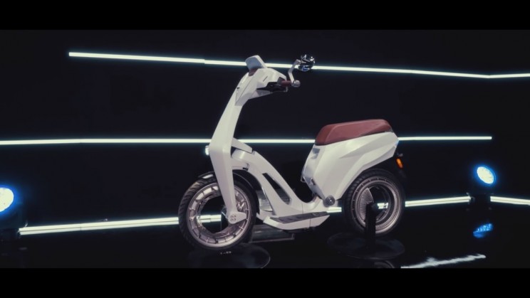 This Fully Collapsible Electric Scooter is the Height of Convenience in Travel