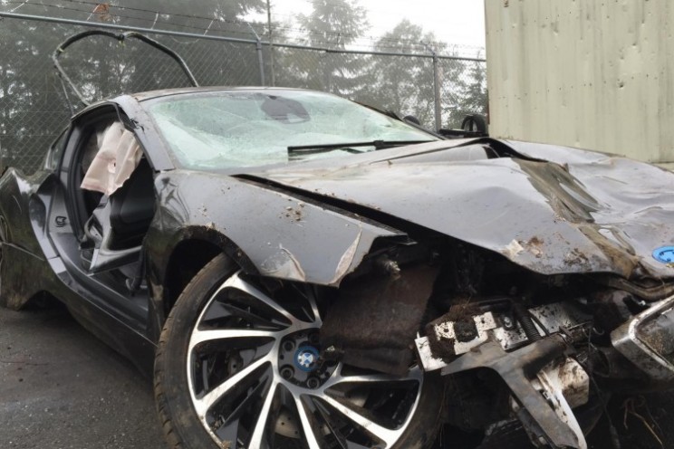airbags in BMW i8 saved driver