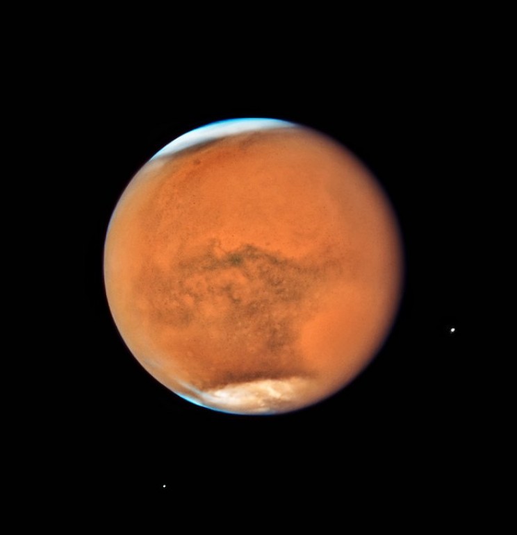 Hubble Releases Stunning Images of Mars and Saturn At Closest Point Near Earth This Year Hubble Releases Stunning Images of Mars and Saturn At Closest Point Near Earth This Year