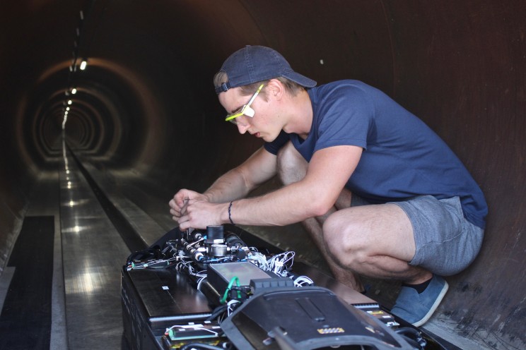 SpaceX Hyperloop Pod Contest Winner Hits Record Speed of 467 km/h SpaceX Hyperloop Pod Contest Winner Hits Record Speed of 467 km/h