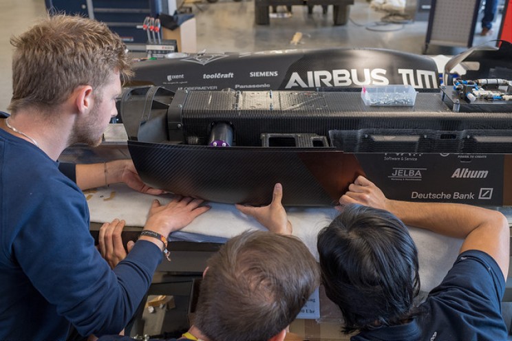 SpaceX Hyperloop Pod Contest Winner Hits Record Speed of 467 km/h SpaceX Hyperloop Pod Contest Winner Hits Record Speed of 467 km/h