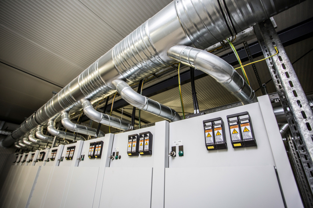 Mercedes-Benz Transforms Coal-Fired Power Station into Energy Storage Facility Using Car Batteries Mercedes-Benz Transforms Coal-Fired Power Station into Energy Storage Facility Using Car Batteries