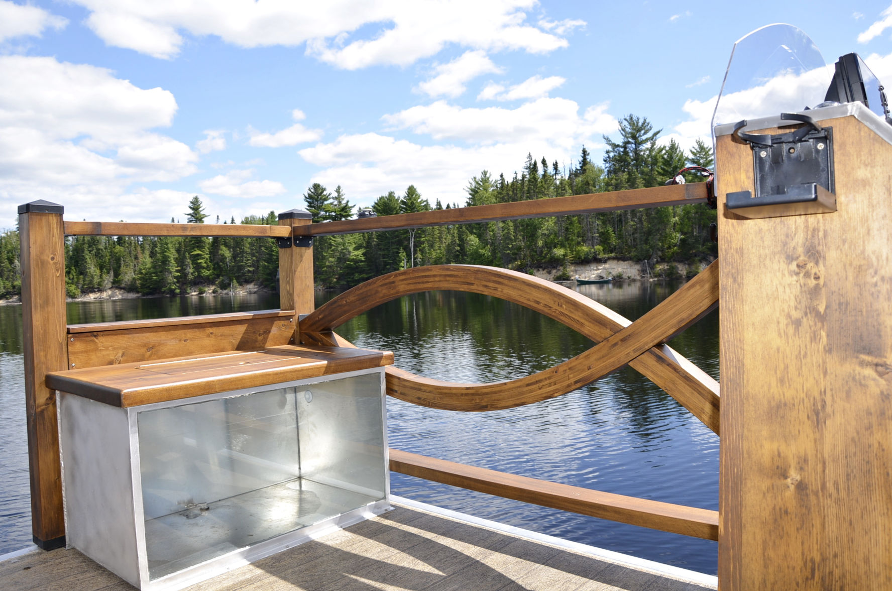Solar-powered Boat is the Perfect Tiny Home for a Life of Sailing Solar-powered Boat is the Perfect Tiny Home for a Life of Sailing