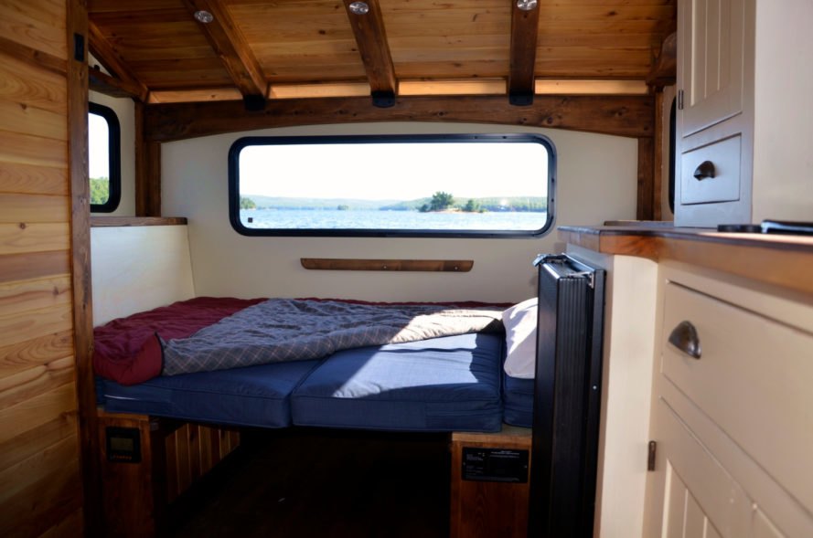Solar-powered Boat is the Perfect Tiny Home for a Life of Sailing Solar-powered Boat is the Perfect Tiny Home for a Life of Sailing