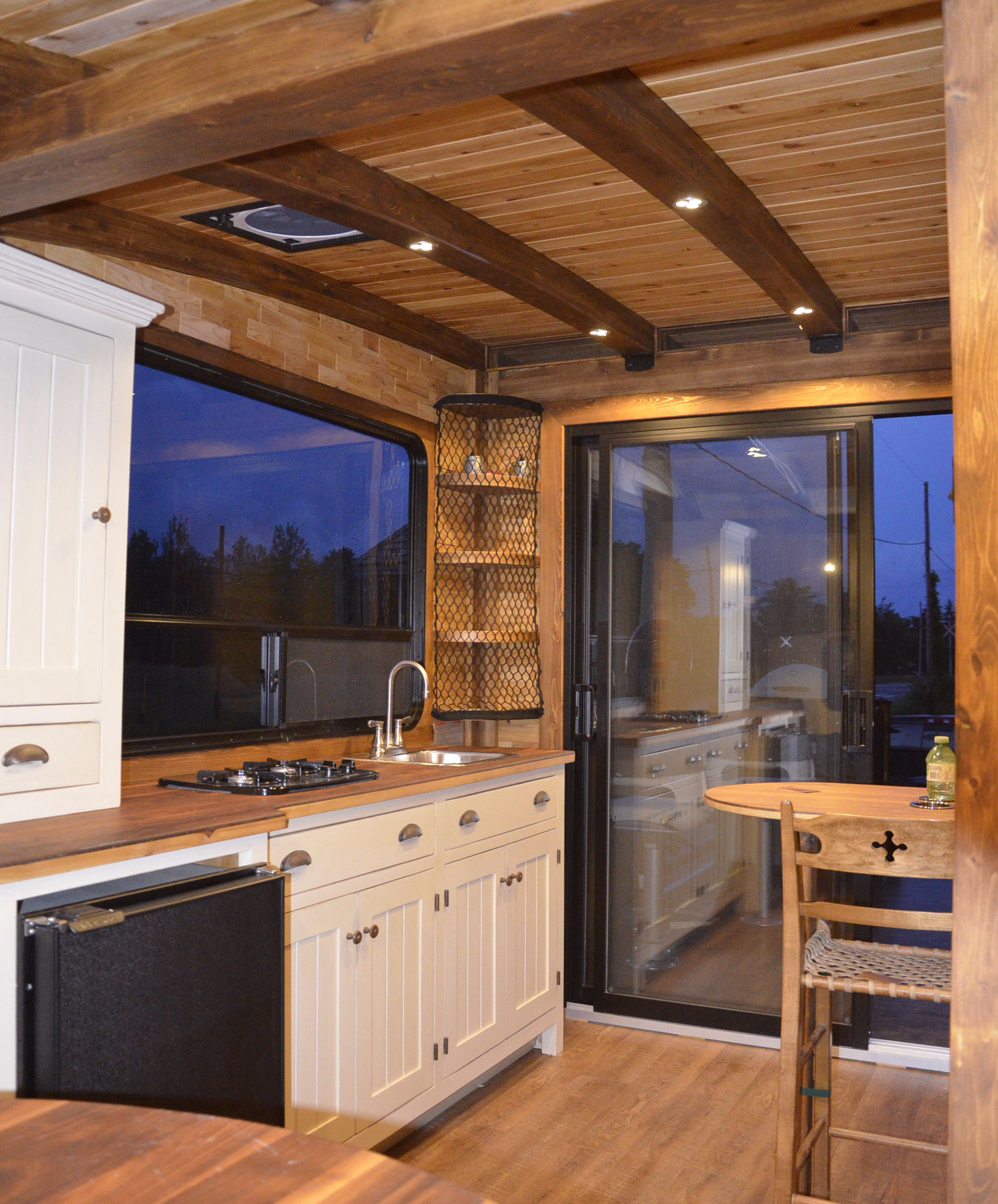 Solar-powered Boat is the Perfect Tiny Home for a Life of Sailing Solar-powered Boat is the Perfect Tiny Home for a Life of Sailing