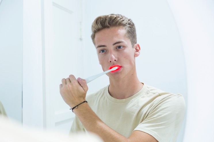 This Toothbrush Uses Cutting Edge Light Technology to Get Your Teeth Sparkling White and Healthy This Toothbrush Uses Cutting Edge Light Technology to Get Your Teeth Sparkling White and Healthy