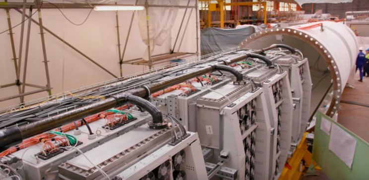 Microsoft Sinks Data Center in the Sea to Meet Environmental Goals Microsoft Sinks Data Center in the Sea to Meet Environmental Goals