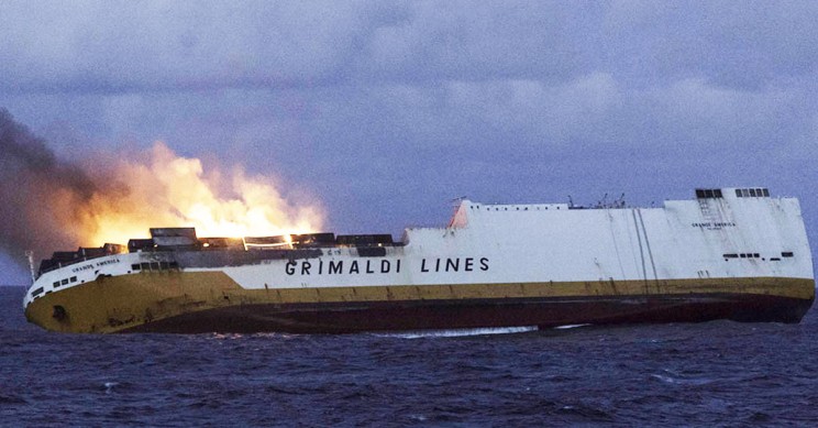 Grande-America-Capsizing Grande America Capsizing