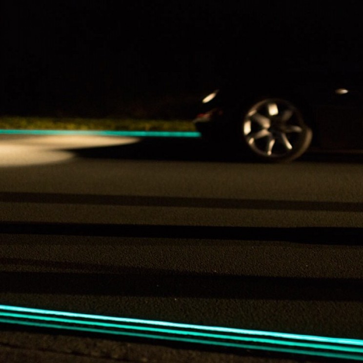 The Interesting Reason Behind Why Some Road Lines Are White and Others Are Yellow
