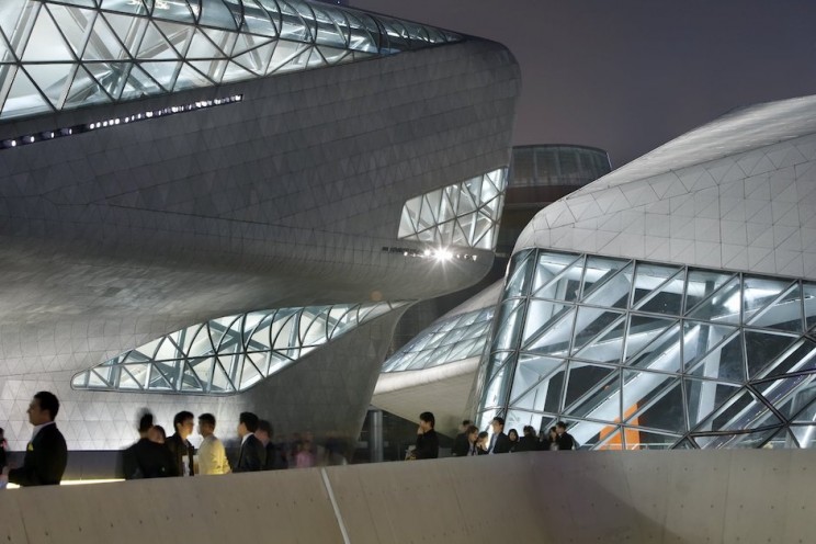 Queen of the Curve: 11 of Zaha Hadid’s Most Memorable Collaborative Products and Architectural Projects Queen of the Curve: 11 of Zaha Hadid’s Most Memorable Collaborative Products and Architectural Projects