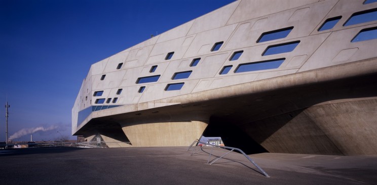 Queen of the Curve: 11 of Zaha Hadid’s Most Memorable Collaborative Products and Architectural Projects Queen of the Curve: 11 of Zaha Hadid’s Most Memorable Collaborative Products and Architectural Projects
