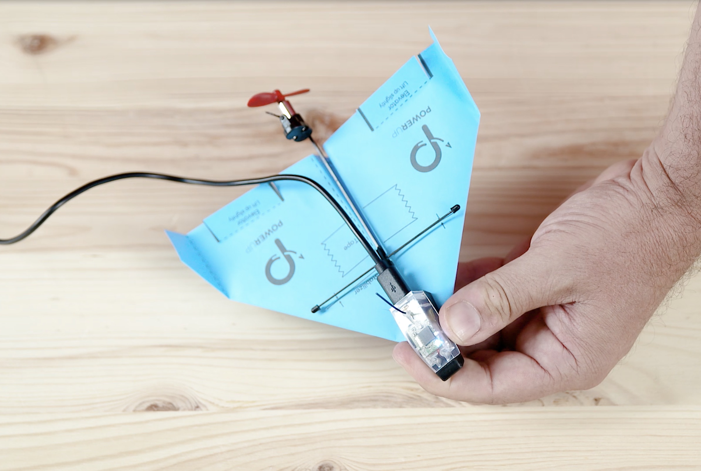 This Kit Lets You Control Paper Planes with Your Smartphone This Kit Lets You Control Paper Planes with Your Smartphone