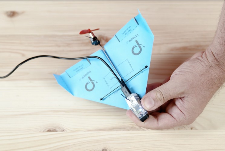 This Kit Lets You Control Paper Planes with Your Smartphone This Kit Lets You Control Paper Planes with Your Smartphone