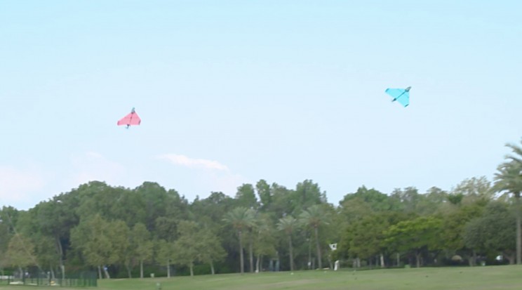 This Kit Lets You Control Paper Planes with Your Smartphone This Kit Lets You Control Paper Planes with Your Smartphone