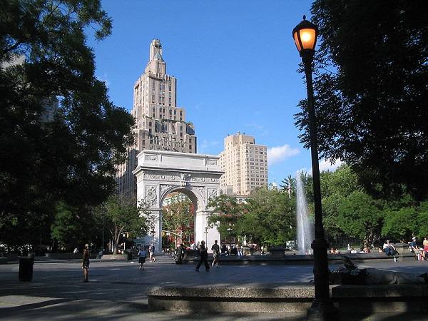 The Woman Who Thought Cities Should Be Fun: Jane Jacobs and Her Revolution In Urban Planning The Woman Who Thought Cities Should Be Fun: Jane Jacobs and Her Revolution In Urban Planning