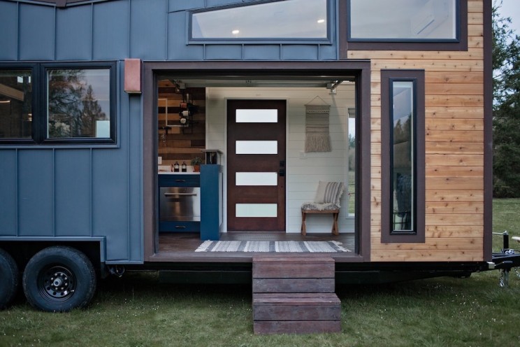 Winter is Coming: 7 Travel Caravans To Escape the Cold Winter is Coming: 7 Travel Caravans To Escape the Cold